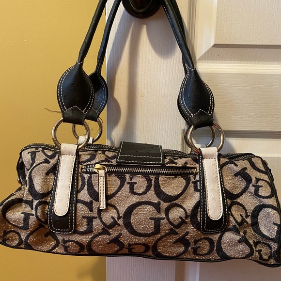Guess purse - Picture 2 of 3